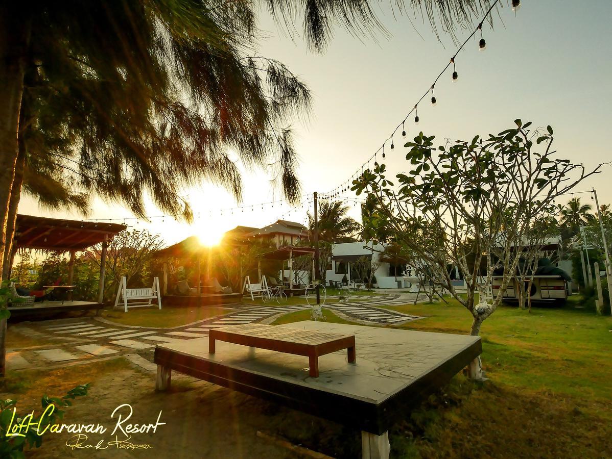 Loft Caravan Resort Haad Chao Samran Eksteriør billede